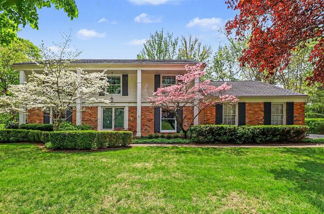 910 S Shady Hollow Circle, Bloomfield Hills, MI 48304