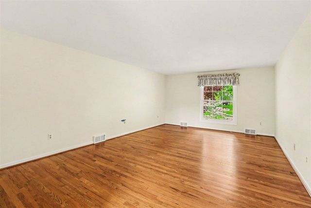 910 S Shady Hollow Circle, Bloomfield Hills, MI 48304