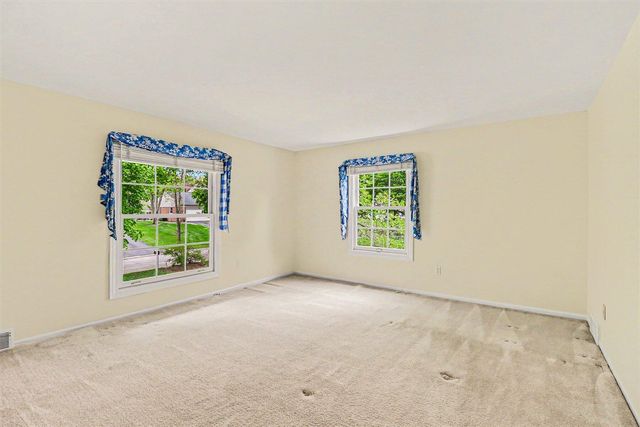 910 S Shady Hollow Circle, Bloomfield Hills, MI 48304