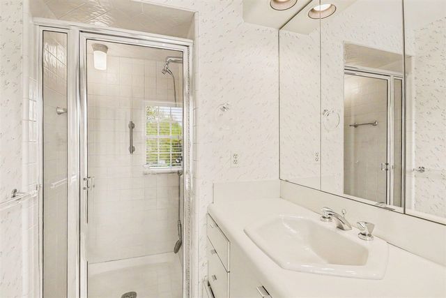 910 S Shady Hollow Circle, Bloomfield Hills, MI 48304