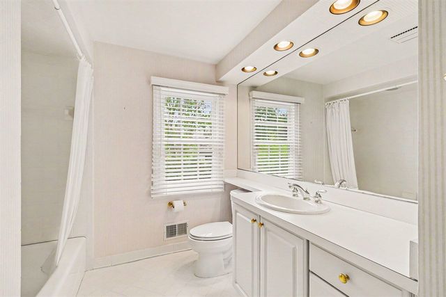 910 S Shady Hollow Circle, Bloomfield Hills, MI 48304