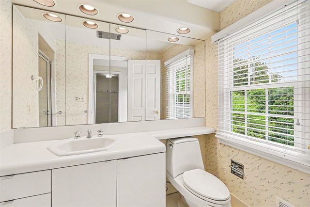 910 S Shady Hollow Circle, Bloomfield Hills, MI 48304