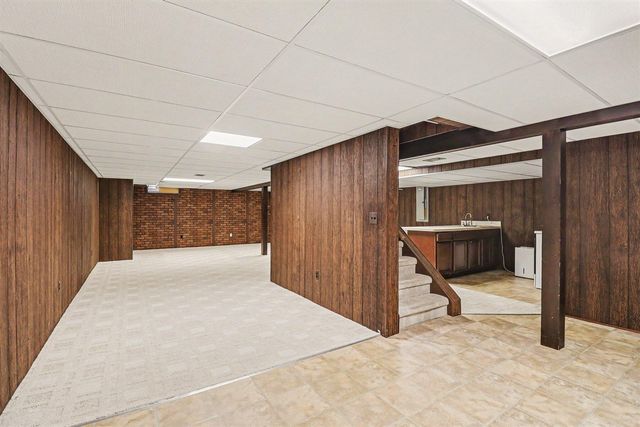 910 S Shady Hollow Circle, Bloomfield Hills, MI 48304