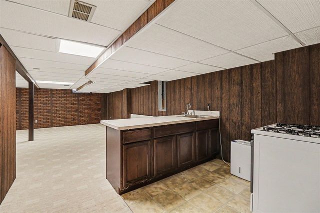 910 S Shady Hollow Circle, Bloomfield Hills, MI 48304
