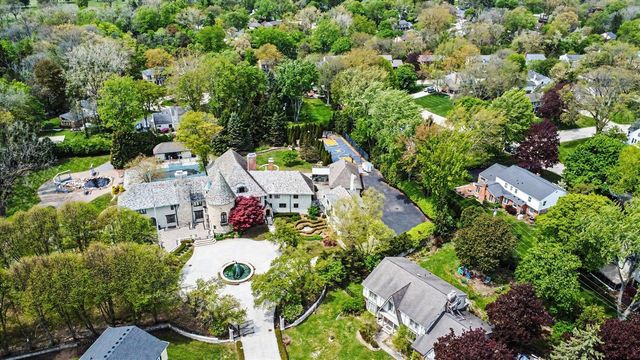 910 S Shady Hollow Circle, Bloomfield Hills, MI 48304