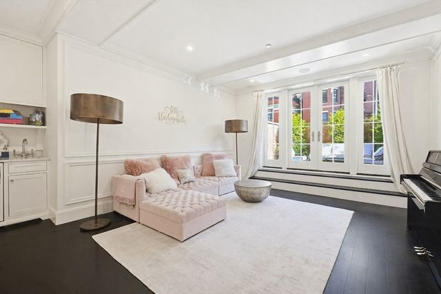 212 Commonwealth Avenue 1, Boston, MA 02116