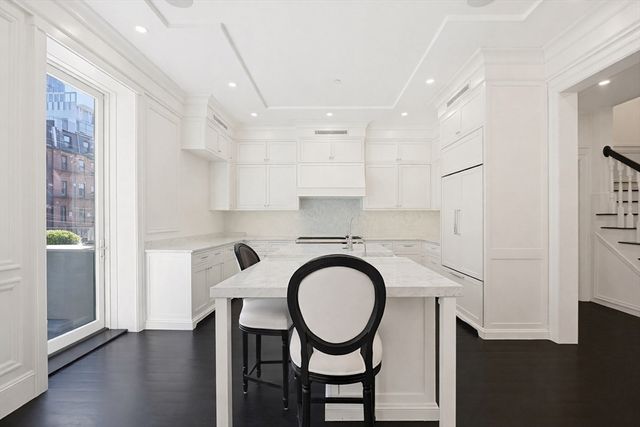 212 Commonwealth Avenue 1, Boston, MA 02116