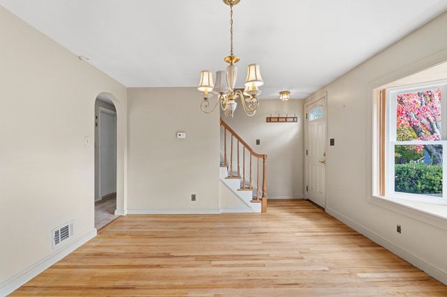 37 Jordan St, Beverly, MA 01915