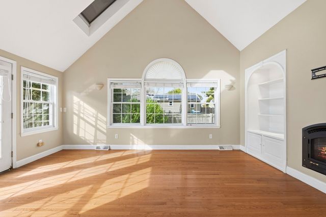 37 Jordan St, Beverly, MA 01915
