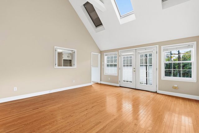 37 Jordan St, Beverly, MA 01915