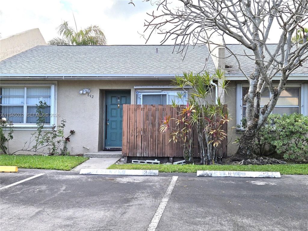 842 Banks Rd, Coconut Creek, FL 33063