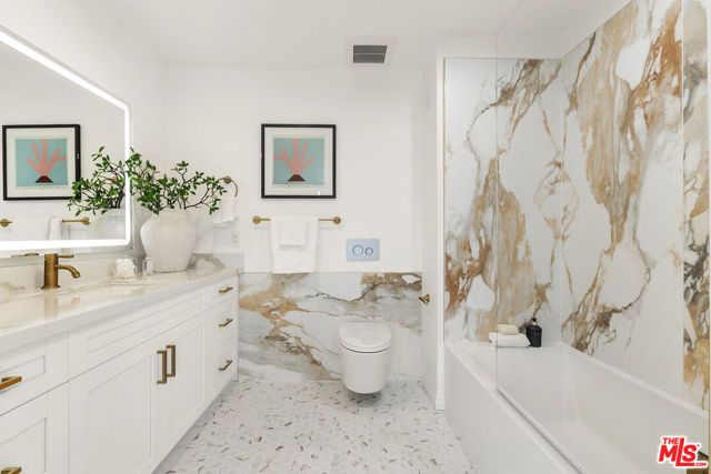 7428 Santa Monica Boulevard 501, West Hollywood, CA 90046