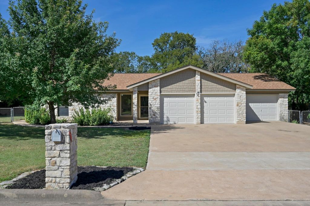 2202 Dawn DR, Georgetown, TX 78628