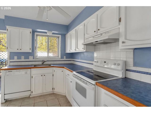 1645 Sw 27TH St, Gresham, OR 97080