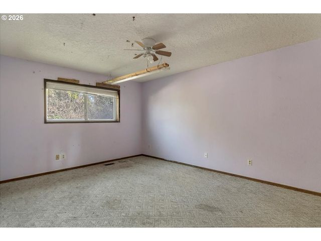 1645 Sw 27TH St, Gresham, OR 97080