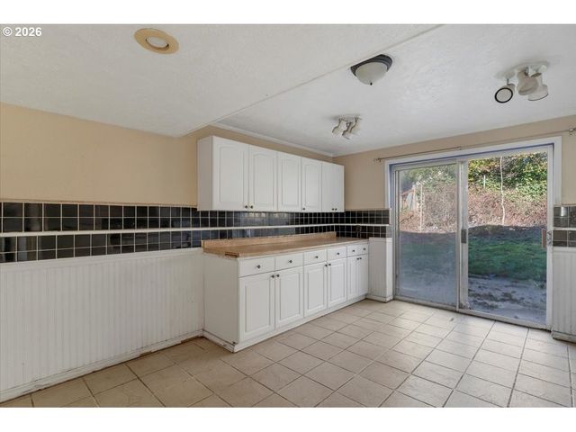 1645 Sw 27TH St, Gresham, OR 97080