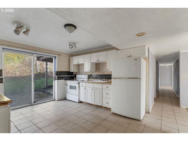 1645 Sw 27TH St, Gresham, OR 97080