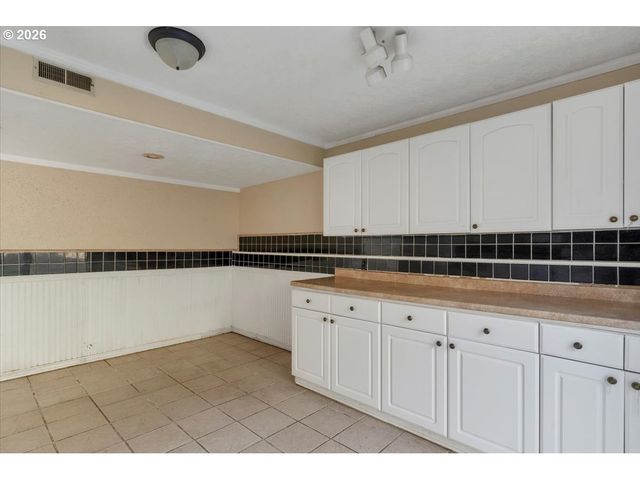 1645 Sw 27TH St, Gresham, OR 97080