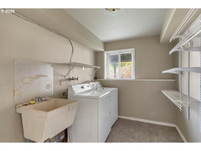 1645 Sw 27TH St, Gresham, OR 97080