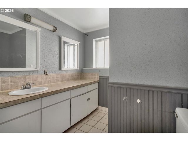 1645 Sw 27TH St, Gresham, OR 97080