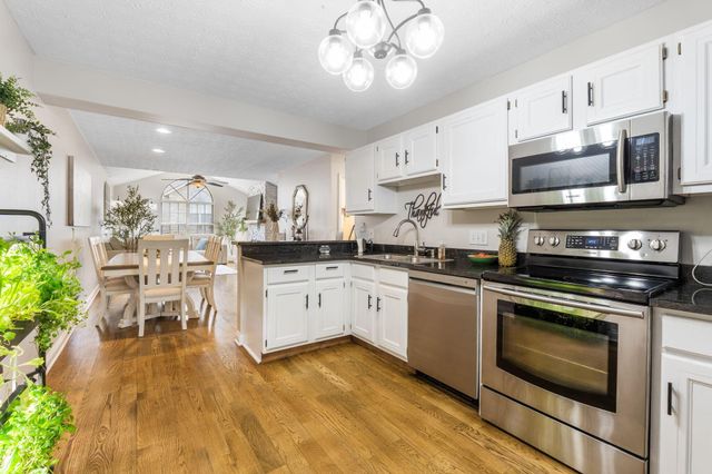 5532 Meadowood Lane, Westerville, OH 43082