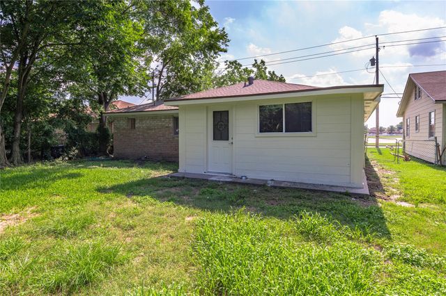 2324 N Logan Street, Texas City, TX 77590
