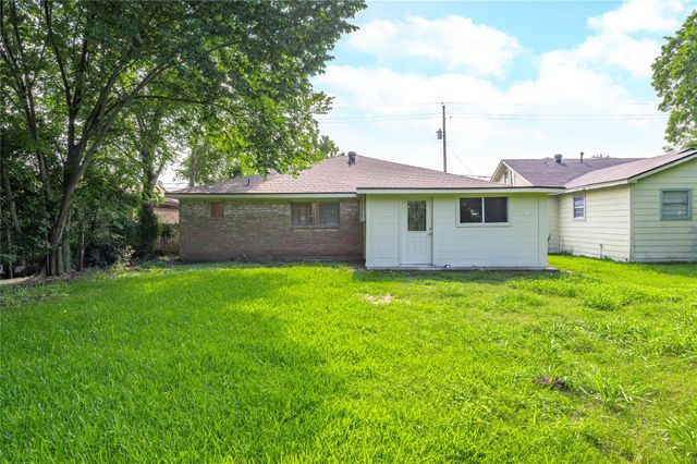 2324 N Logan Street, Texas City, TX 77590