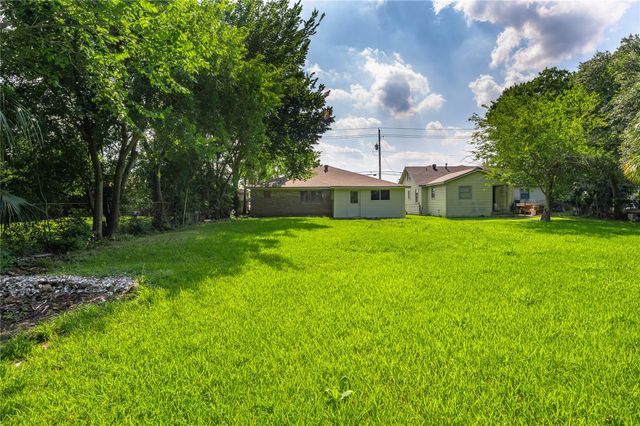 2324 N Logan Street, Texas City, TX 77590
