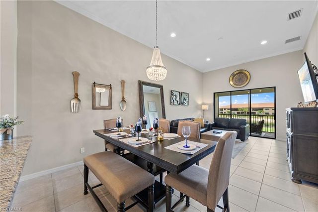 9366 Pocida CT 202, Naples, FL 34119