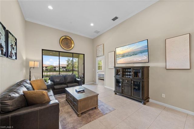 9366 Pocida CT 202, Naples, FL 34119