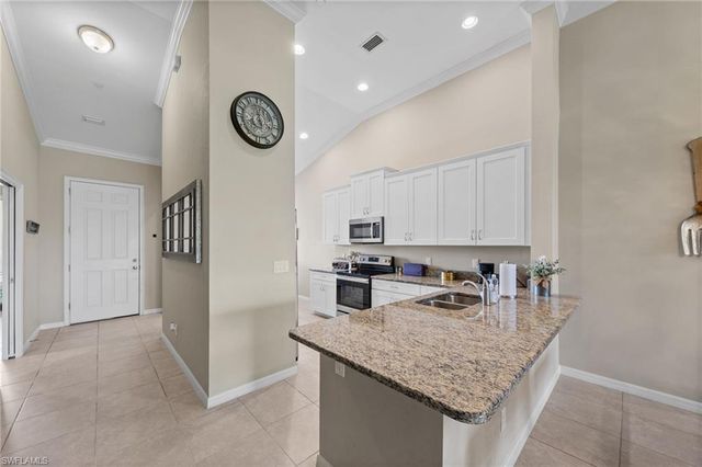 9366 Pocida CT 202, Naples, FL 34119