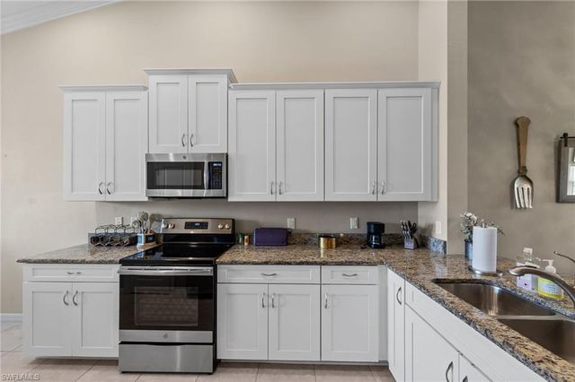 9366 Pocida CT 202, Naples, FL 34119