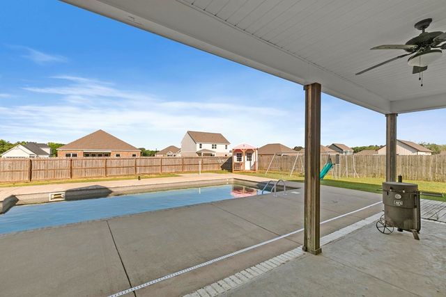 501 Early Walden Rd, Headland, AL 36345