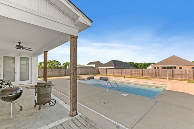 501 Early Walden Rd, Headland, AL 36345