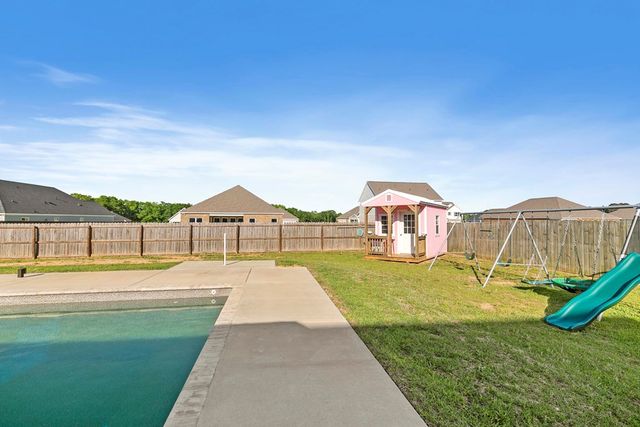 501 Early Walden Rd, Headland, AL 36345