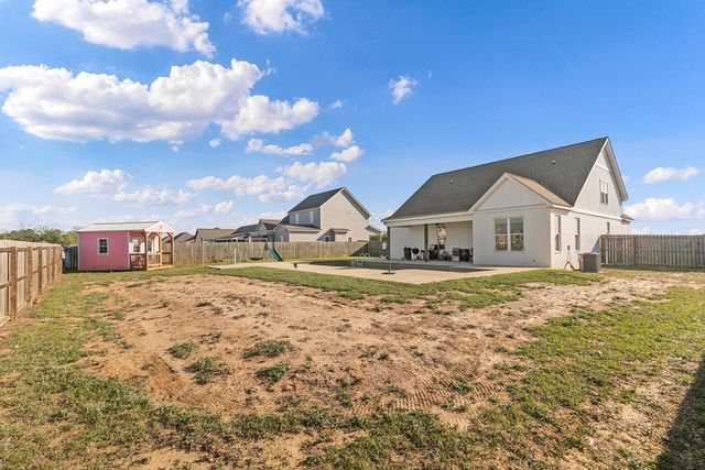 501 Early Walden Rd, Headland, AL 36345