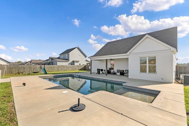 501 Early Walden Rd, Headland, AL 36345