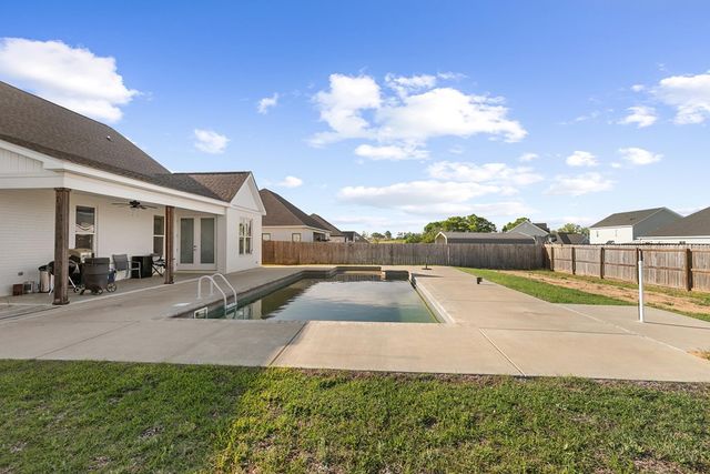 501 Early Walden Rd, Headland, AL 36345