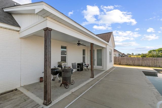 501 Early Walden Rd, Headland, AL 36345