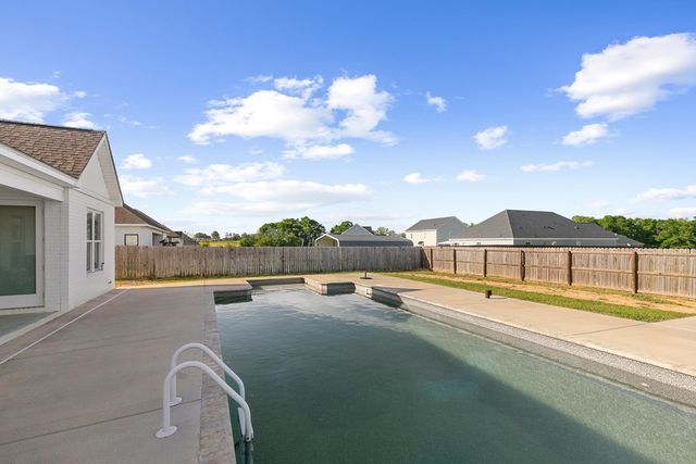 501 Early Walden Rd, Headland, AL 36345