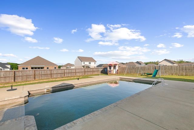 501 Early Walden Rd, Headland, AL 36345