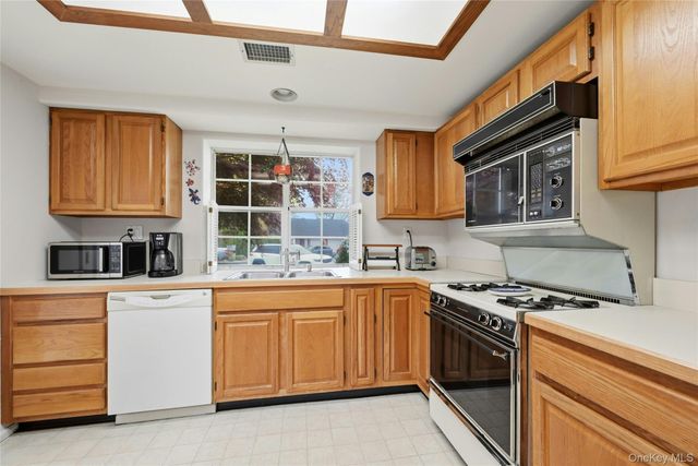 9 Baldwin Court 9, Ridge, NY 11961