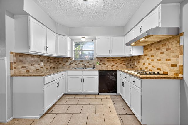 9602 S Petersham Drive, Houston, TX 77031