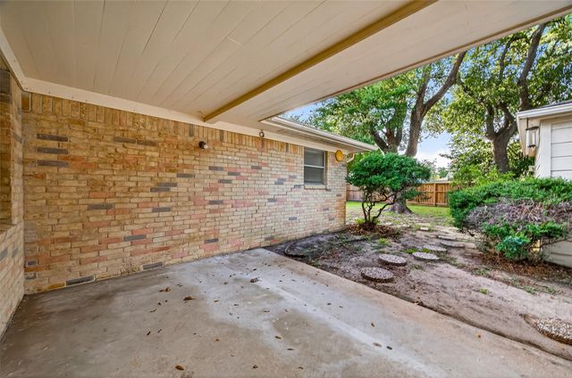 9602 S Petersham Drive, Houston, TX 77031