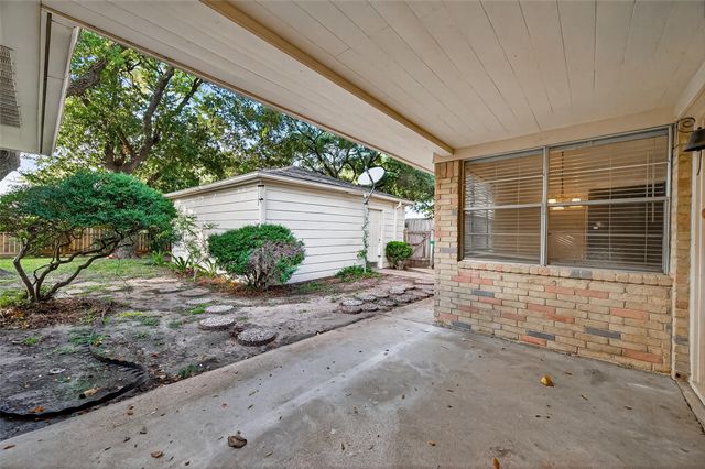 9602 S Petersham Drive, Houston, TX 77031