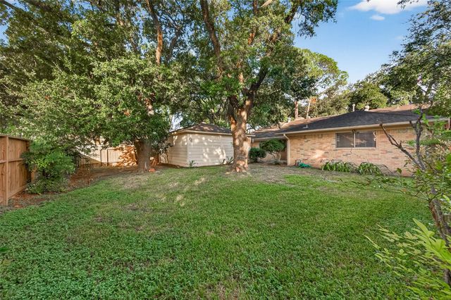 9602 S Petersham Drive, Houston, TX 77031