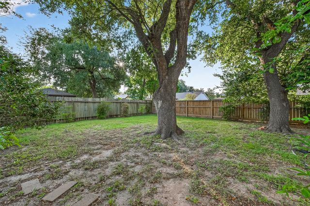 9602 S Petersham Drive, Houston, TX 77031