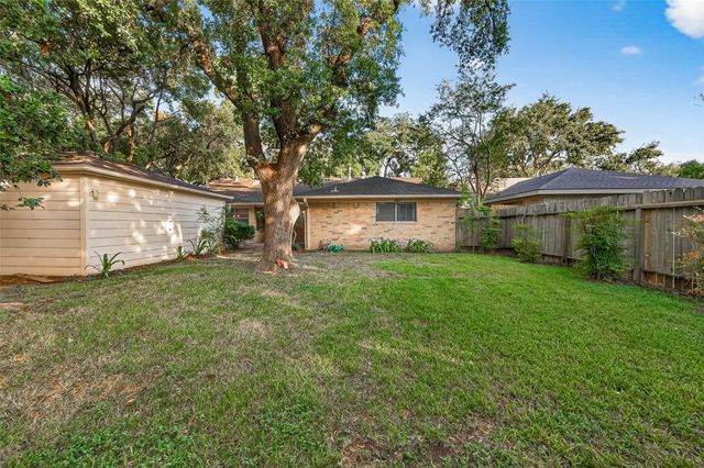 9602 S Petersham Drive, Houston, TX 77031