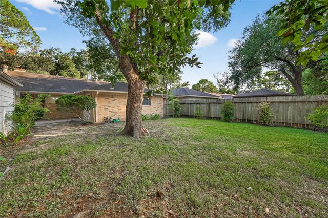 9602 S Petersham Drive, Houston, TX 77031