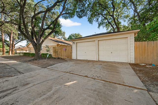 9602 S Petersham Drive, Houston, TX 77031